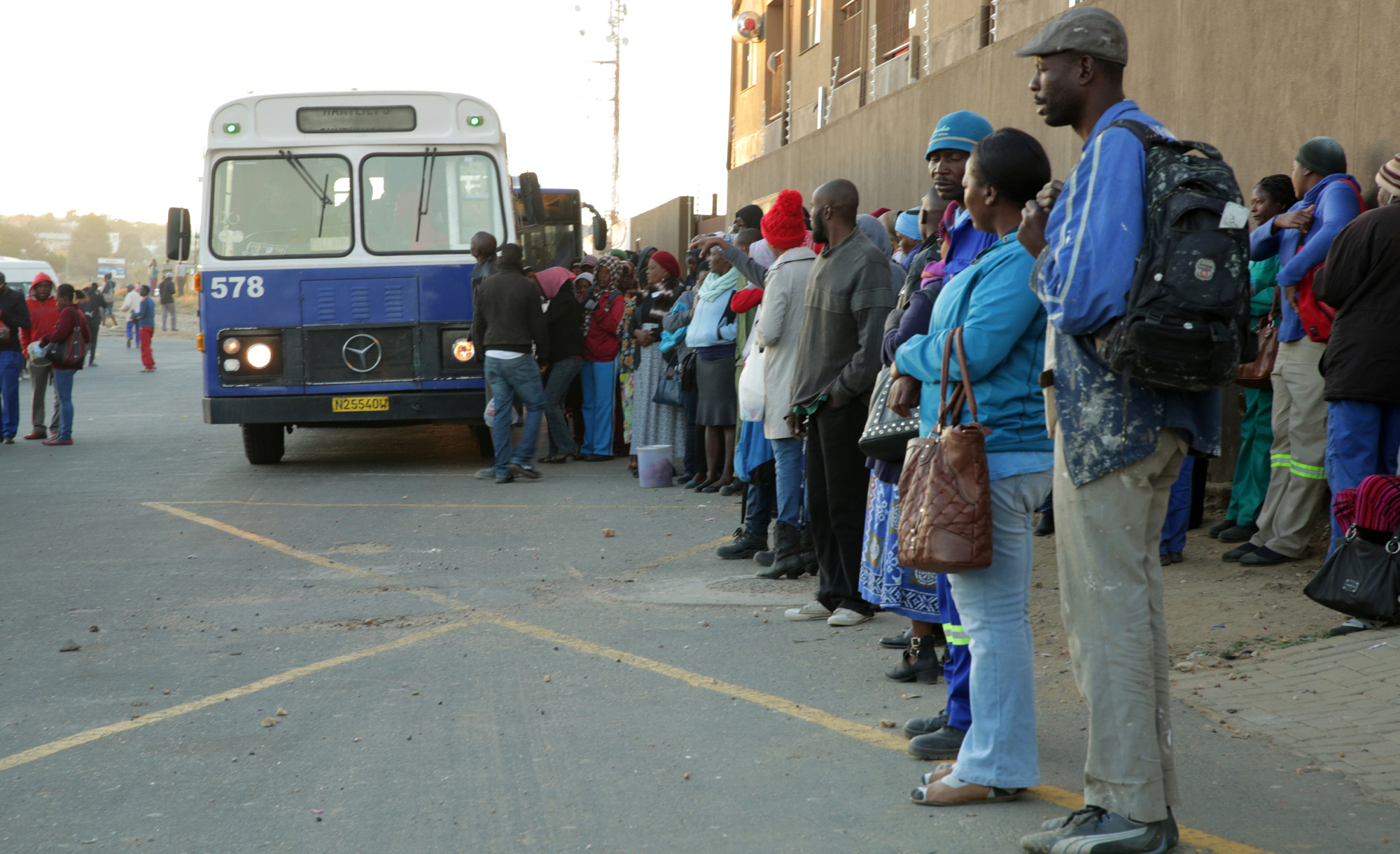 The new bus stops are well received by the population in Windhoek. “There used to be only a starting point and a destination, no stops in-between.“ 